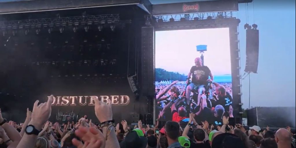 זכאות לתו נכה בהופעת רוק כבד